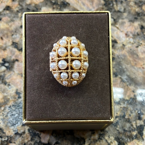 Ring Signed Avon Perfume Poison Faux Pearl Original Box size 7.5 adjustable - Picture 1 of 3